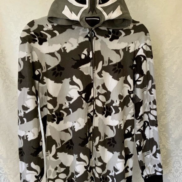 ONSIE by Cat & Jack. Unisex Wolf Camo print, with Wolf mask as a hood. SUPERFUN! - Picture 7 of 7